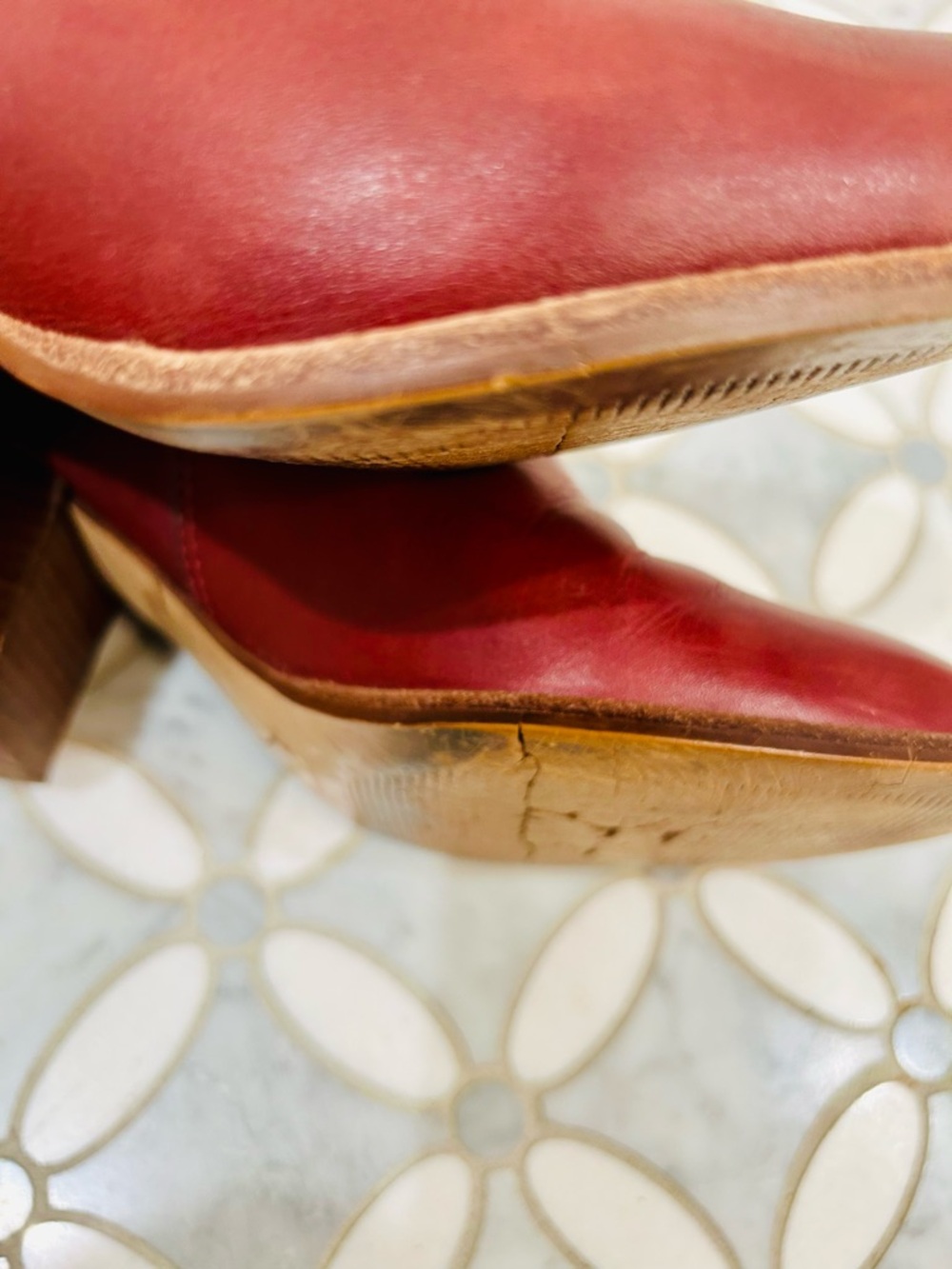 Madewell Carina Chelsea Boot in Cabernet Burgundy Leather Almond Toe - Size 7.5 - Picture 10 of 10